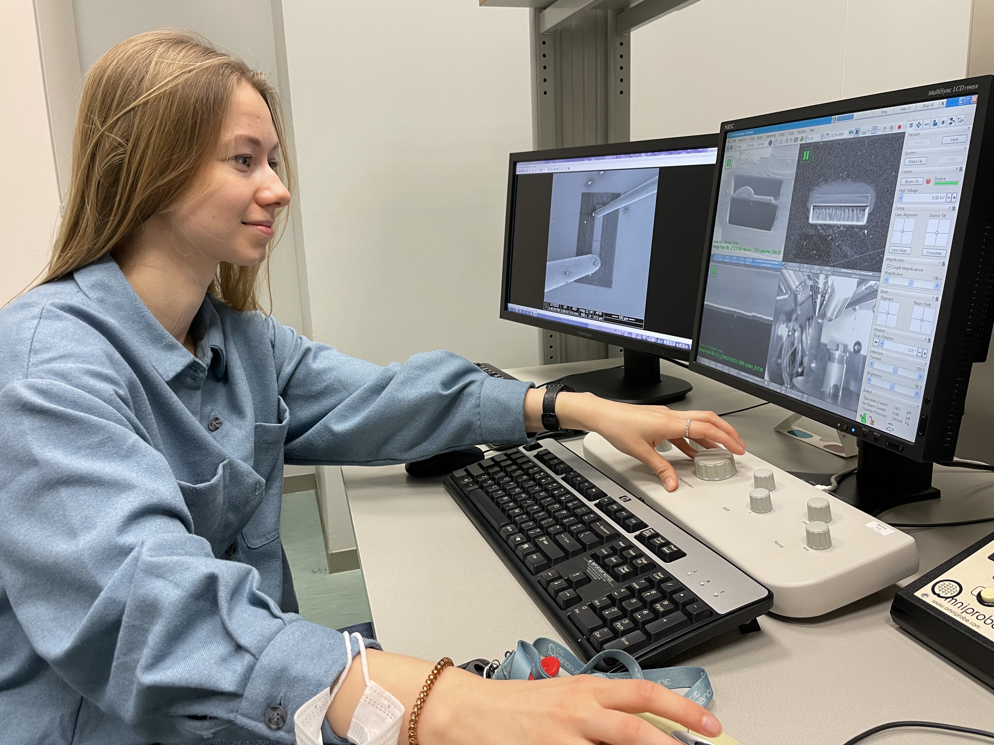 Oksana Yurkevich, at the SEM laboratory at nanoGUNE. 