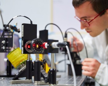 Nicolò Maccaferri working at the magnetooptics laboratory, at nanoGUNE