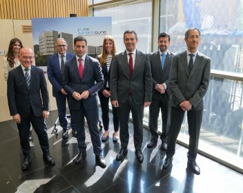 Lehendakaria eta nanoGUNEko Presidentea eta Zuzendari Nagusia