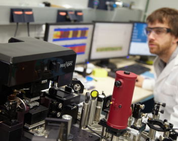 Infrared nanospectroscopy and hyperspectral nanoimaging of organic matter